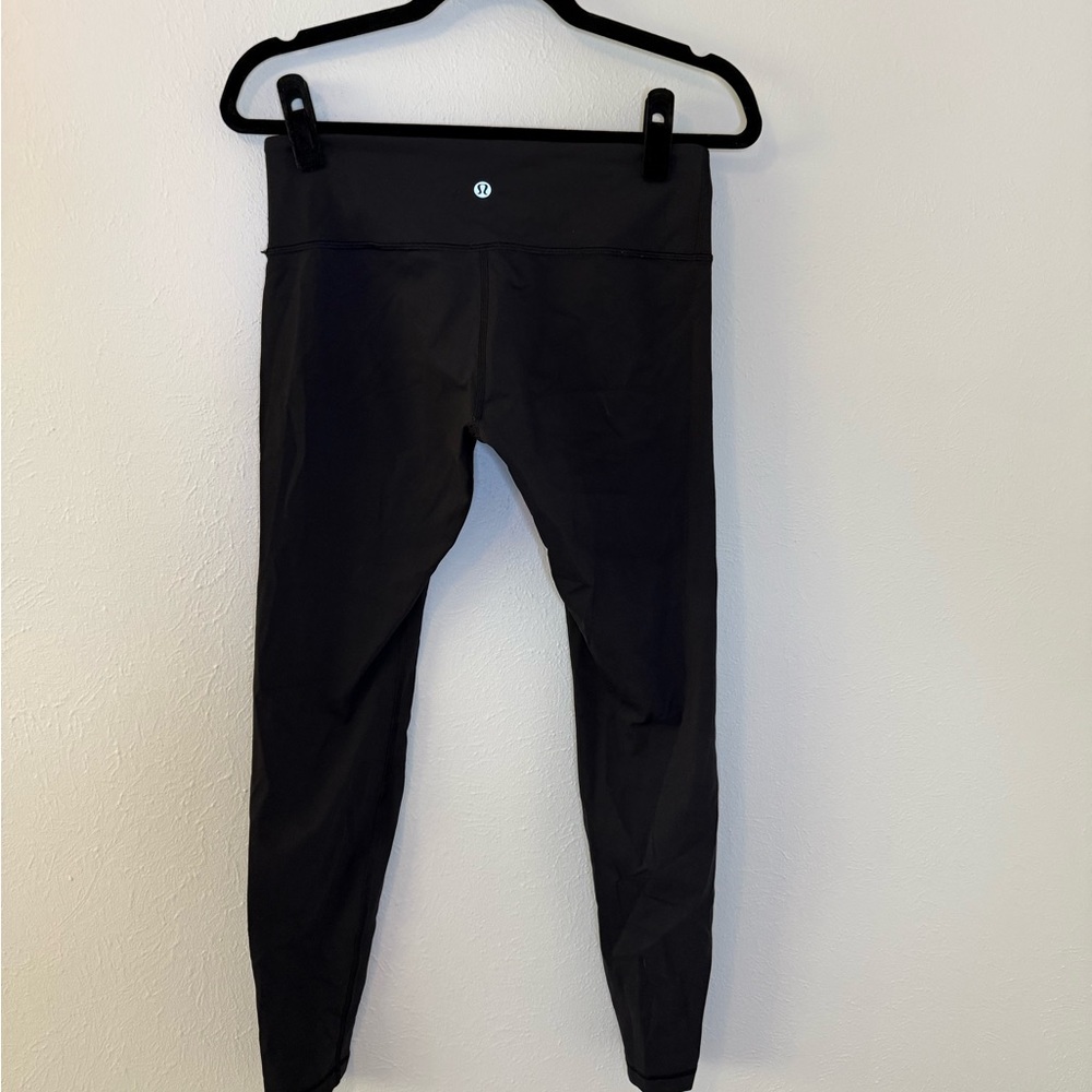 lululemon black low rise cropped leggings